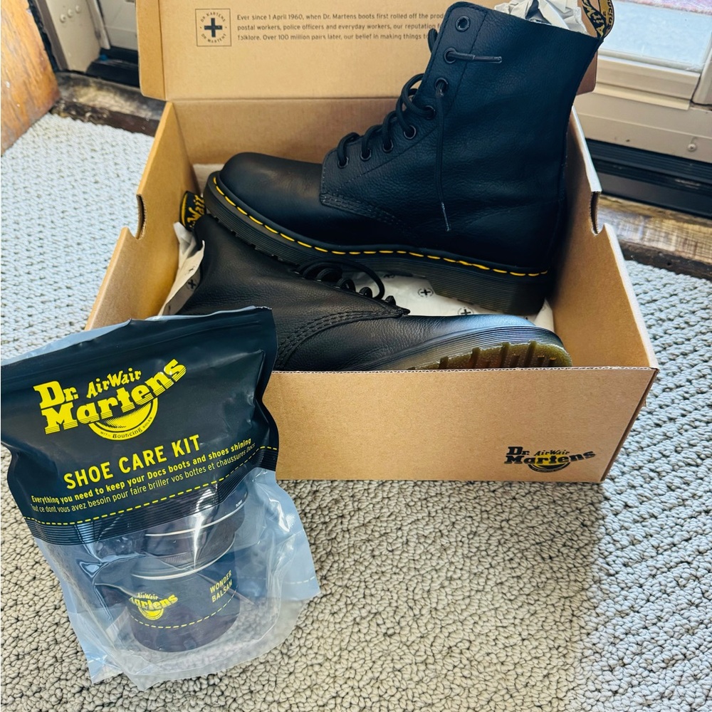 New in Box Doc Martens Boots size 10 (EU 42).